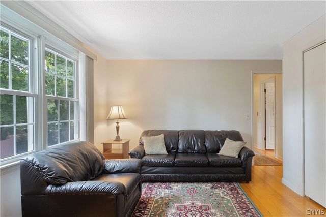 111 Treeland Circle, Geddes, NY 13219