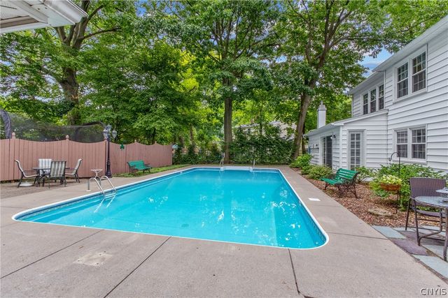 111 Treeland Circle, Geddes, NY 13219