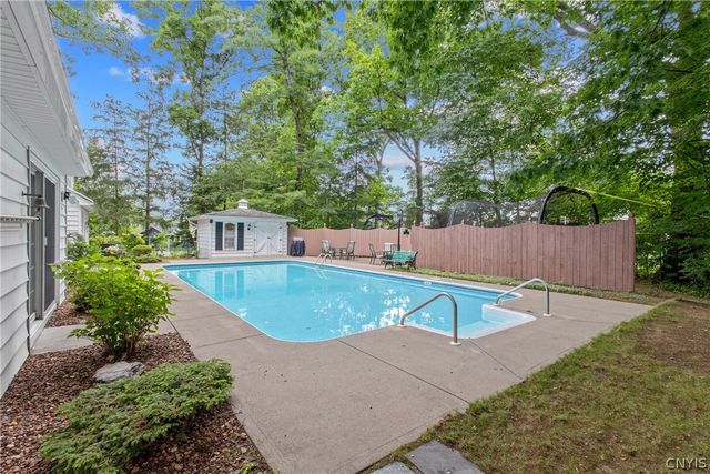 111 Treeland Circle, Geddes, NY 13219