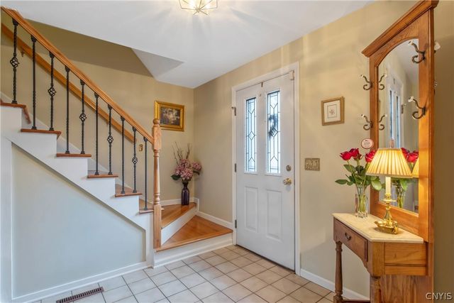 111 Treeland Circle, Geddes, NY 13219