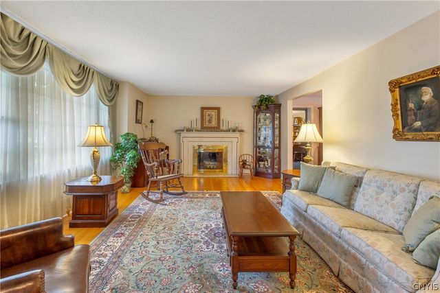 111 Treeland Circle, Geddes, NY 13219