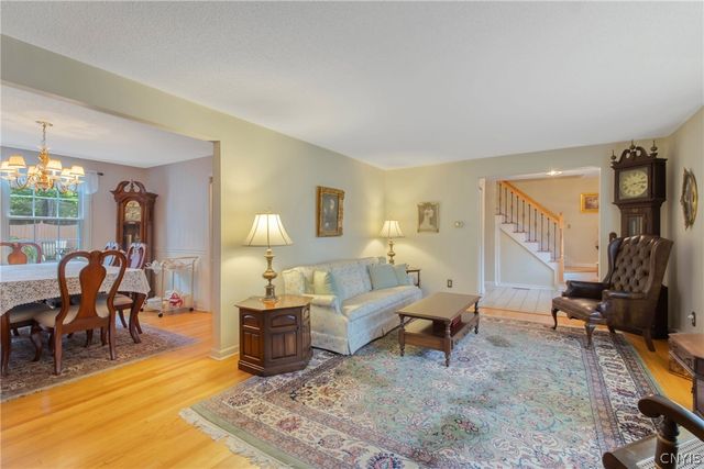 111 Treeland Circle, Geddes, NY 13219