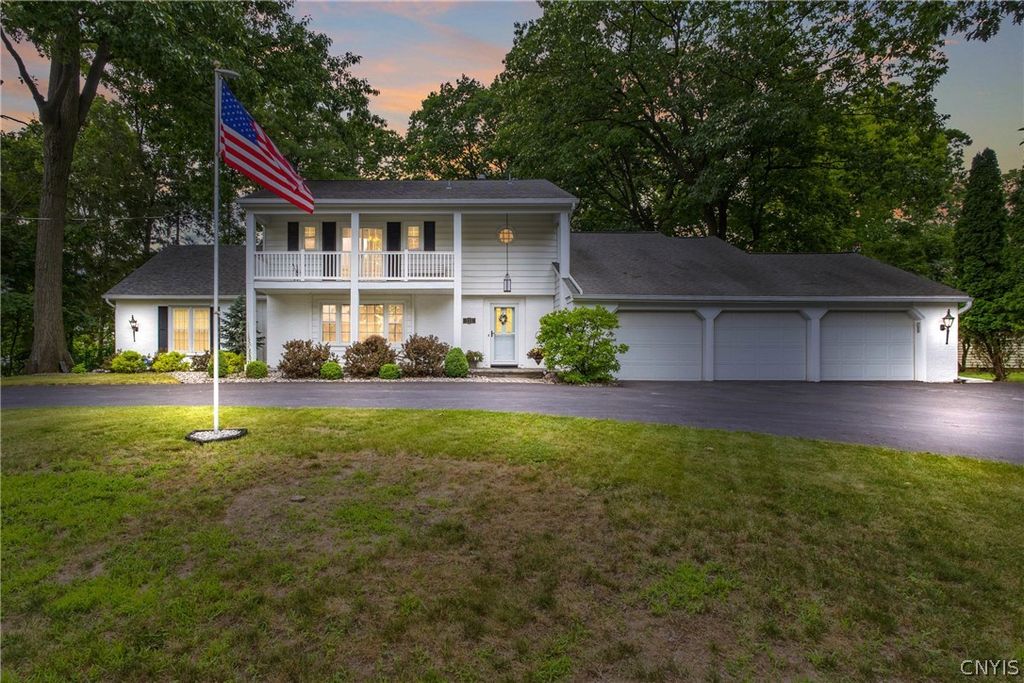111 Treeland Circle, Geddes, NY 13219