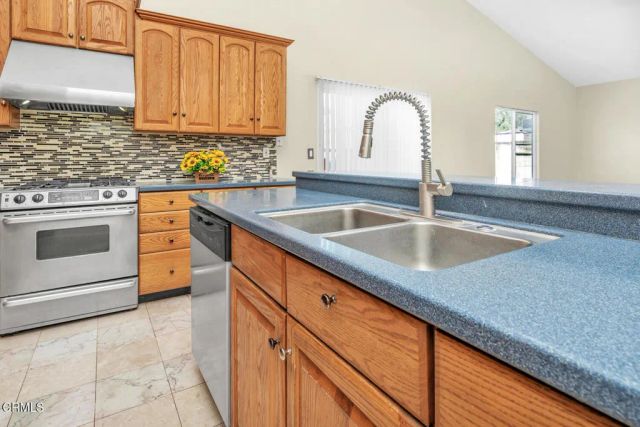 3205 Petite Sirah Street, Bakersfield, CA 93306