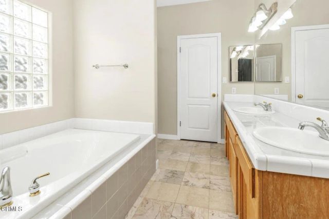 3205 Petite Sirah Street, Bakersfield, CA 93306