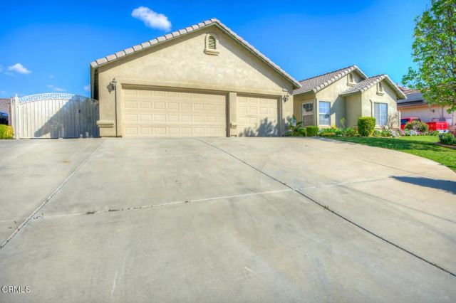 3205 Petite Sirah Street, Bakersfield, CA 93306