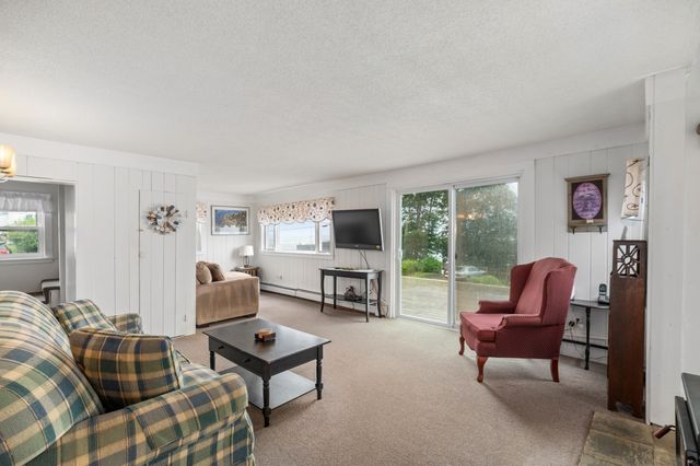 63 North Ridge Road, Ipswich, MA 01938