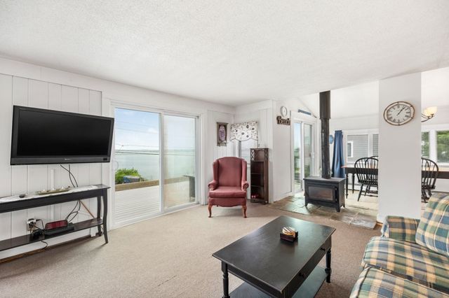 63 North Ridge Road, Ipswich, MA 01938