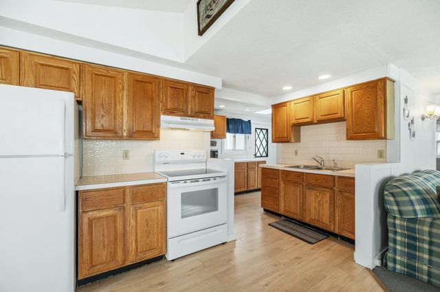 63 North Ridge Road, Ipswich, MA 01938