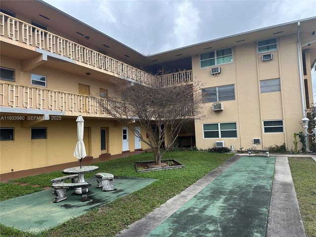 1050 E Sample Rd 208, Pompano Beach, FL 33064