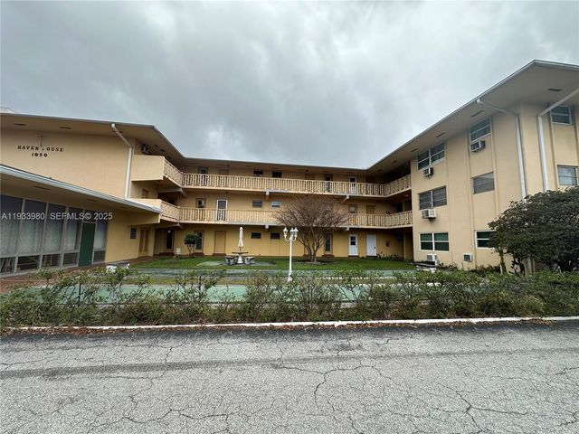 1050 E Sample Rd 208, Pompano Beach, FL 33064