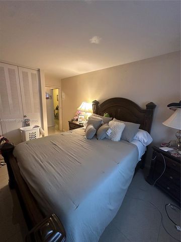 1050 E Sample Rd 208, Pompano Beach, FL 33064