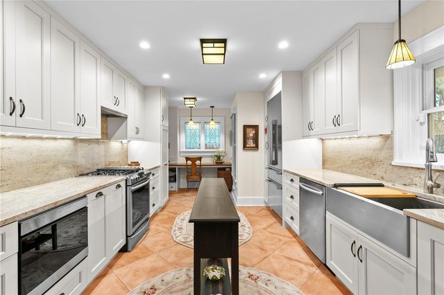 316 9TH AVENUE NE, St Petersburg, FL 33701