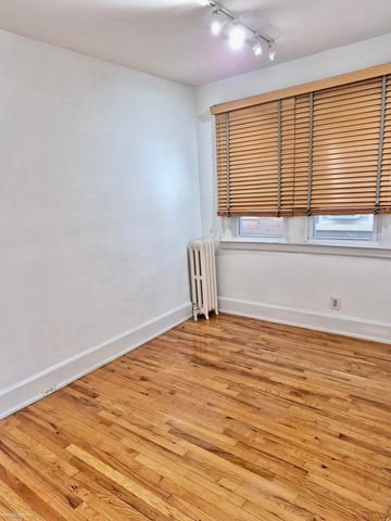 891, 1S Beaconsfield Avenue, Grosse Pointe Park, MI 48230