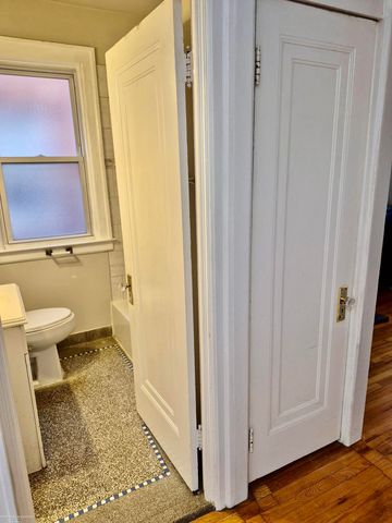 891, 1S Beaconsfield Avenue, Grosse Pointe Park, MI 48230