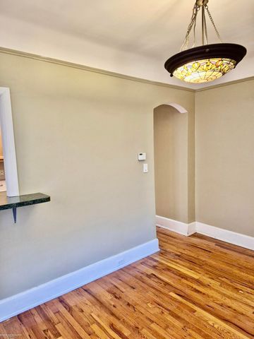 891, 1S Beaconsfield Avenue, Grosse Pointe Park, MI 48230