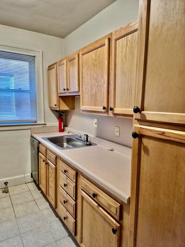 891, 1S Beaconsfield Avenue, Grosse Pointe Park, MI 48230