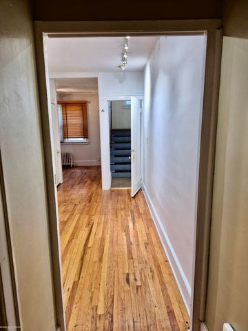 891, 1S Beaconsfield Avenue, Grosse Pointe Park, MI 48230
