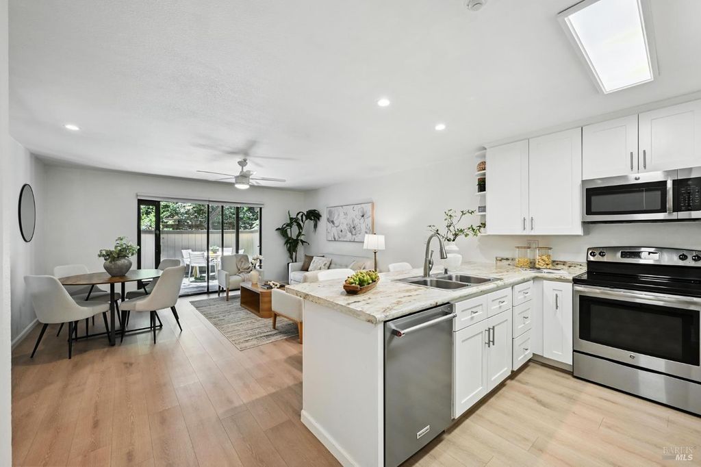 44 Creek Ct, Cotati, CA 94931