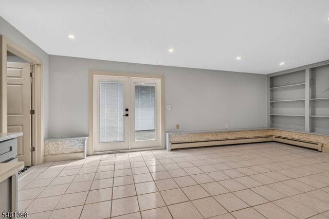 105 Jacksonville Rd, Lincoln Park Boro, NJ 07035