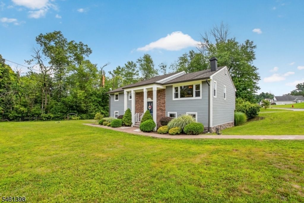 105 Jacksonville Rd, Lincoln Park Boro, NJ 07035