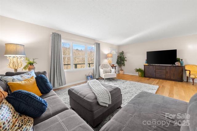 73 The Old Run Road, Fairview, NC 28730