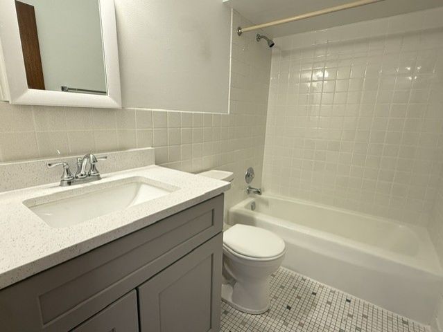 5240 Galitz Street 105, Skokie, IL 60077