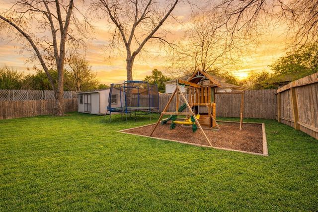 8303 Loralinda DR, Austin, TX 78753