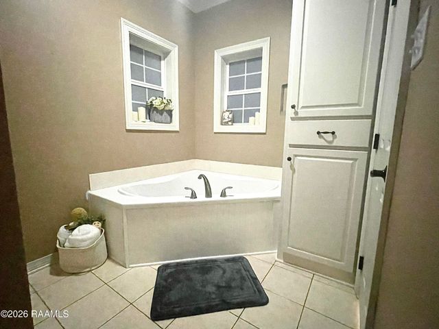 121 Lockridge Drive, Broussard, LA 70518