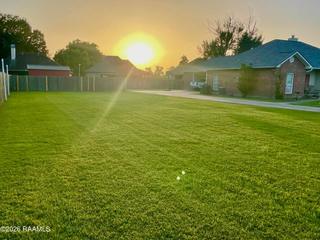 121 Lockridge Drive, Broussard, LA 70518