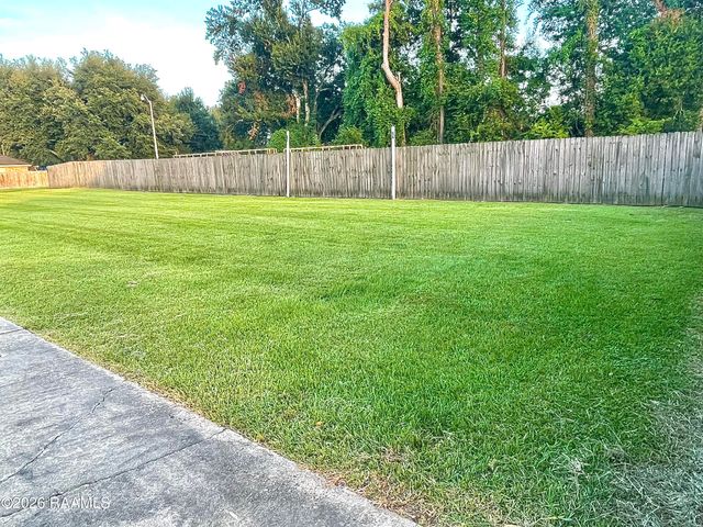121 Lockridge Drive, Broussard, LA 70518