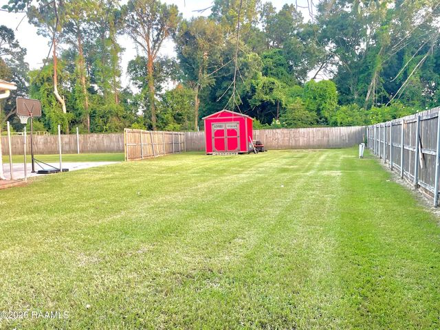 121 Lockridge Drive, Broussard, LA 70518