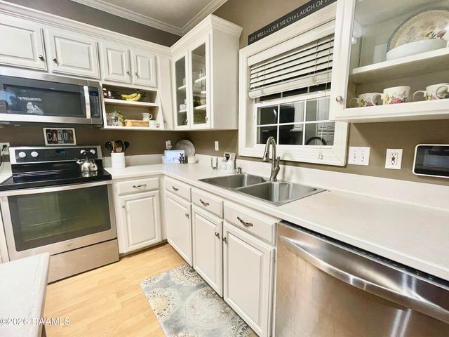 121 Lockridge Drive, Broussard, LA 70518