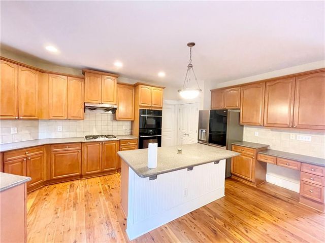 555 Vinings Springs Drive SE, Mableton, GA 30126