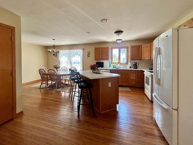 2215 28 th AVENUE, Kenosha, WI 53140