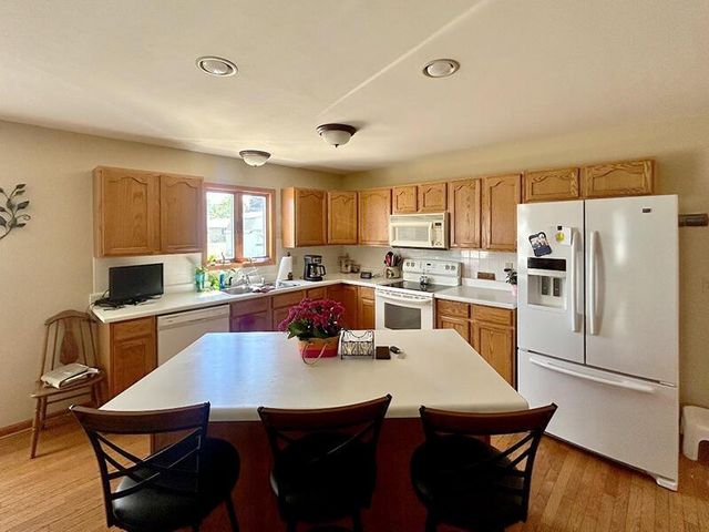 2215 28 th AVENUE, Kenosha, WI 53140