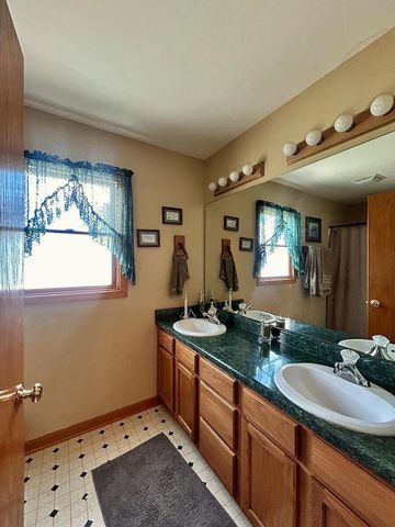 2215 28 th AVENUE, Kenosha, WI 53140