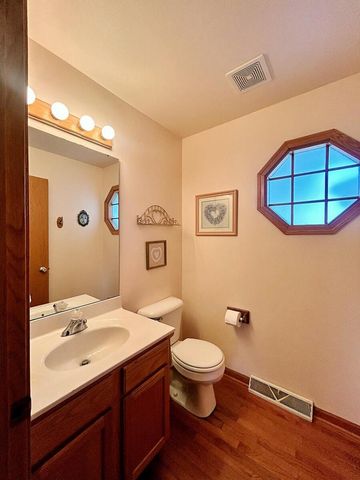 2215 28 th AVENUE, Kenosha, WI 53140
