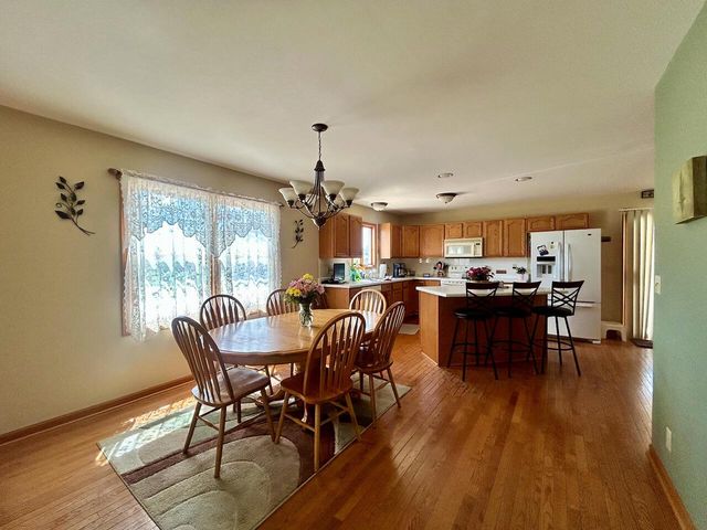 2215 28 th AVENUE, Kenosha, WI 53140