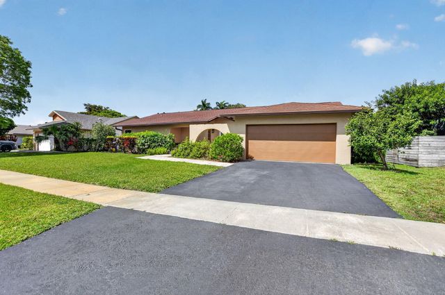 20876 Sugarloaf Lane, Boca Raton, FL 33428