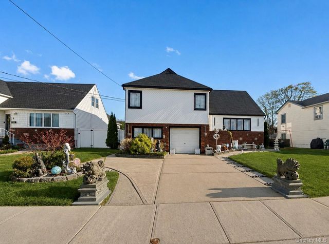 13 Noon Place, Freeport, NY 11520