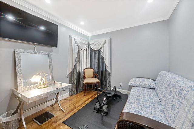 13 Noon Place, Freeport, NY 11520