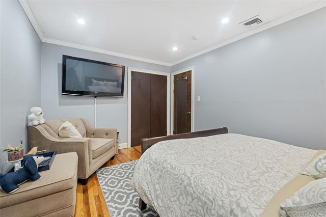 13 Noon Place, Freeport, NY 11520