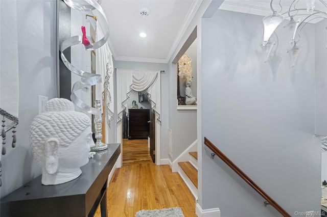 13 Noon Place, Freeport, NY 11520