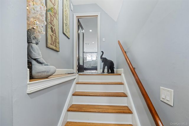 13 Noon Place, Freeport, NY 11520