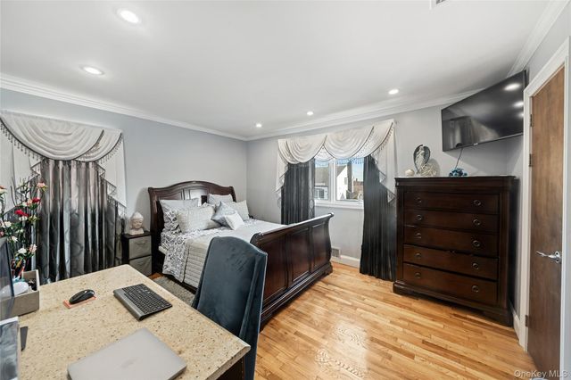 13 Noon Place, Freeport, NY 11520