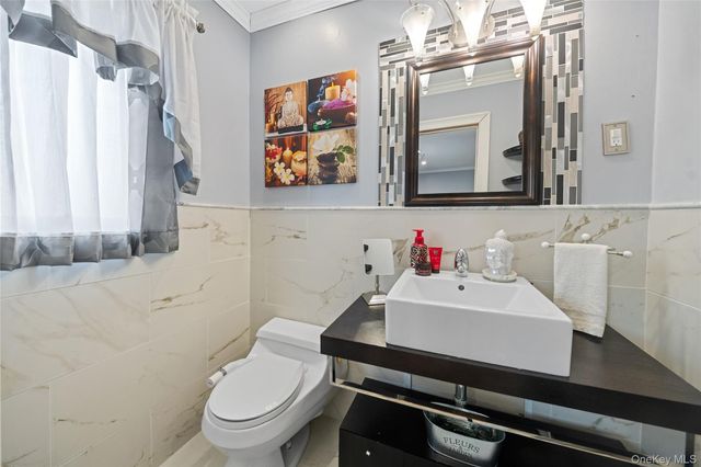 13 Noon Place, Freeport, NY 11520