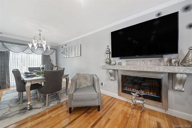 13 Noon Place, Freeport, NY 11520