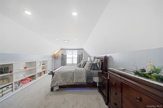 13 Noon Place, Freeport, NY 11520