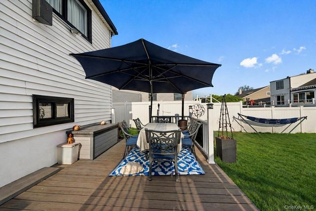 13 Noon Place, Freeport, NY 11520